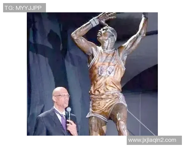 足球巨星雕塑艺术：打造永恒传奇与球场辉煌的完美结合