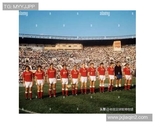 球迷热情合影记录足球球星风采瞬间留下珍贵回忆 球迷热情合影记录足球球星风采瞬间留下珍贵回忆