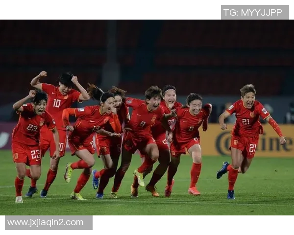 中国女足球星风采展现：聚焦她们的荣耀与拼搏精神